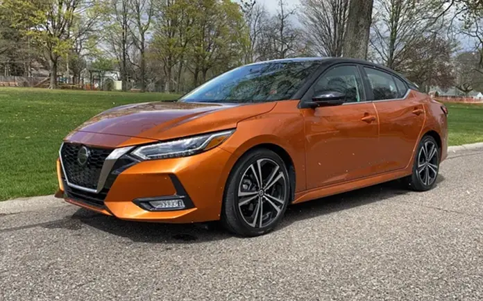 Nissan Sentra – sedan confortabil Daxi Taxi în Chișinău
