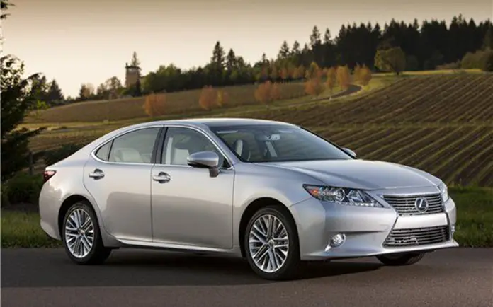 Lexus ES – sedan premium Daxi Taxi în Chișinău
