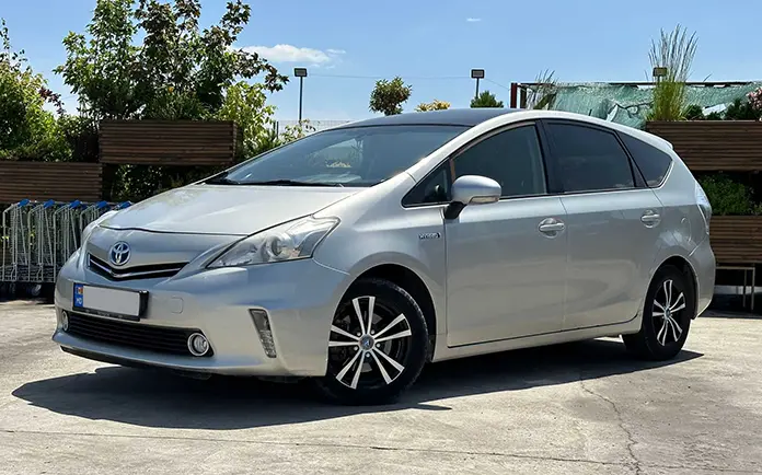 Toyota Prius – экологичный гибрид Daxi Taxi для водителей