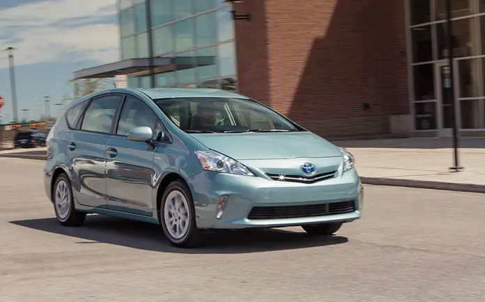 Toyota Prius V 2012–2015 – просторный гибрид Daxi Taxi